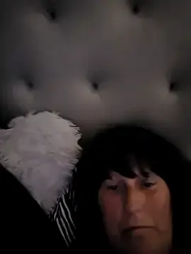 Busty_Lip-Biting_Esme  live sex cam