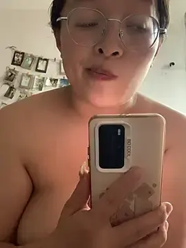 Weiwei-168  live sex cam