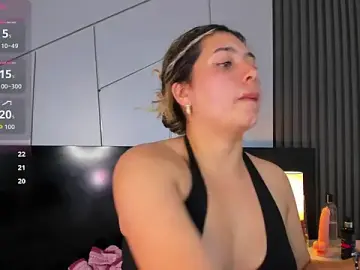 ChloeBelle_  live sex cam