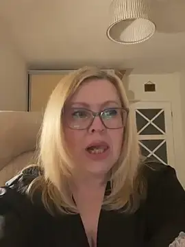 JanieLight53  live sex cam