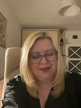 JanieLight53  live sex cam