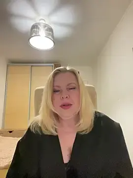 JanieLight53  live sex cam