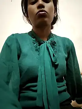 Muznikki3243  live sex cam