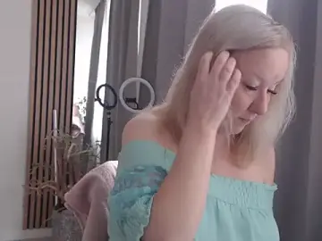 BlondeQueen38  live sex cam