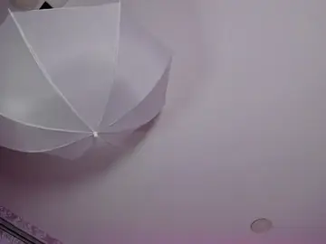 Zharyt_18  live sex cam