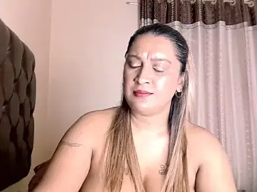 Eroticbeauty37  live sex cam