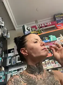 SkinnyLilly  live sex cam