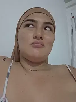 Celeste_camila18  live sex cam