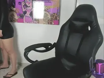 Queen_findom1  live sex cam