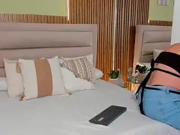 JuliaaSweetinig  live sex cam