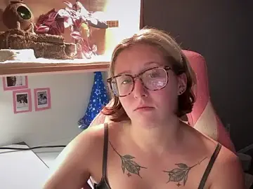 MUSCLEMOMMY1365  live sex cam
