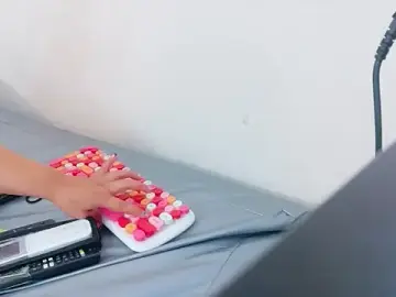 Kinkyhousewifee  live sex cam
