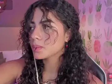 Yaya23x  live sex cam