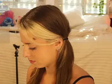 LoraDollie  live sex cam