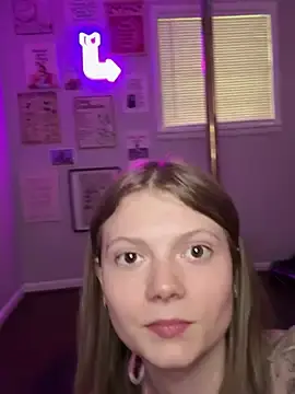 Lucyisdancin  live sex cam