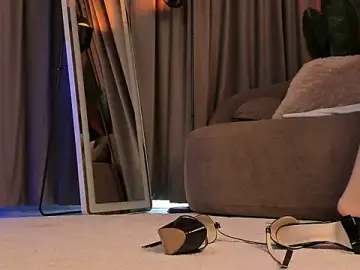 LisaAventi  live sex cam