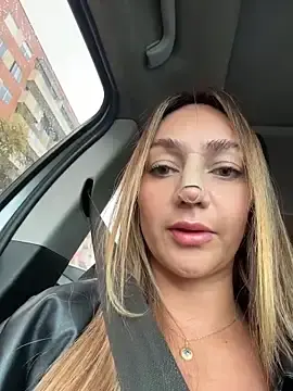Ninabigtitied  live sex cam