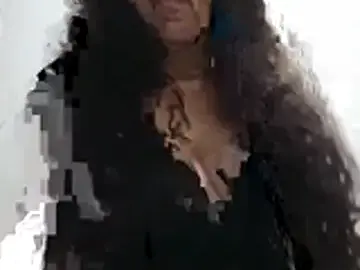 Latina773  live sex cam