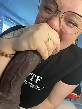 CurvesNChaos  live sex cam