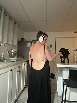 CurvesNChaos  live sex cam