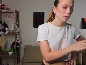 NicolleDraffen  live sex cam