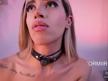 StormiRusso  live sex cam