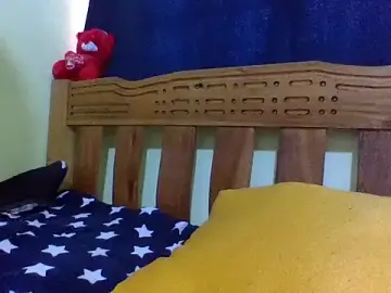 Roseroca33  live sex cam