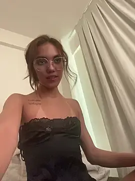 Hot_luma  live sex cam