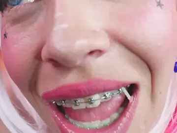 Miss__wanda  live sex cam