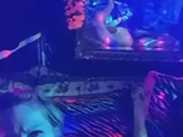 VixenChiAnn  live sex cam