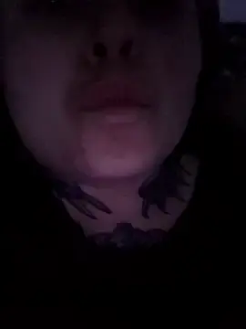 Kisertes29  live sex cam