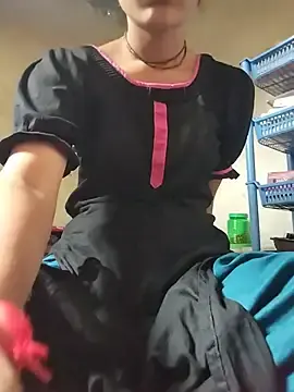 Trisha19  live sex cam