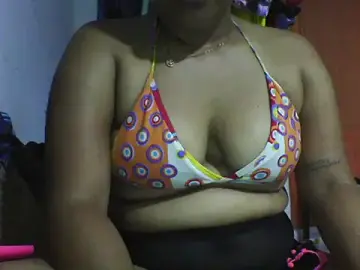 Reinamas18  live sex cam