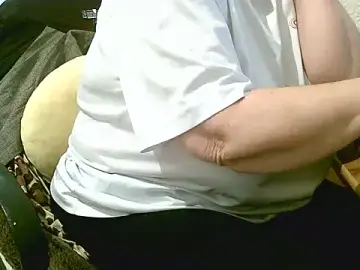 Douceur63  live sex cam