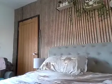 Poppyinga1  live sex cam