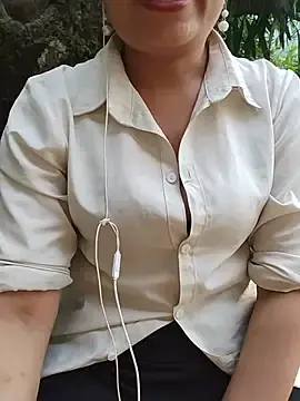 Girllazzy  live sex cam