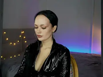 QueenAliss  live sex cam