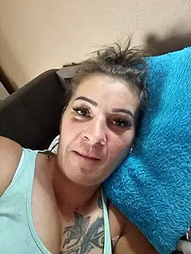 Ibolya86  live sex cam