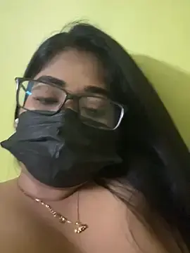 Juicyhoney111  live sex cam