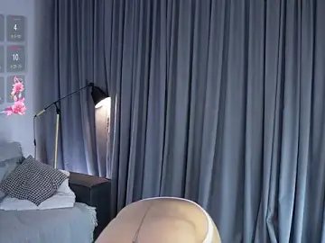 IsaStoots  live sex cam
