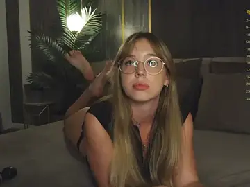 LoraineLuff  live sex cam