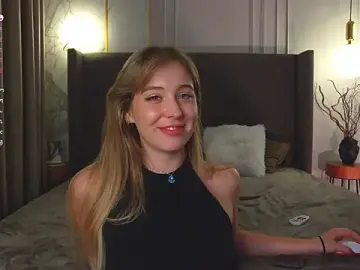 LoraineLuff  live sex cam