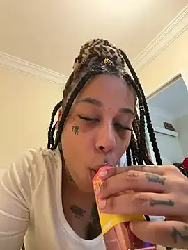 Kira_nyxx  live sex cam