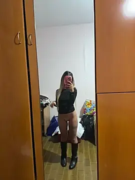 Thegirlofthemirror  live sex cam