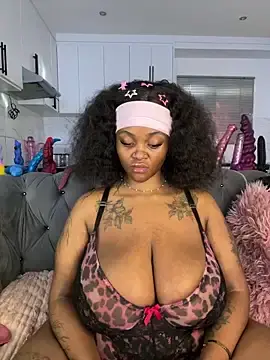 Yung-Missy  live sex cam