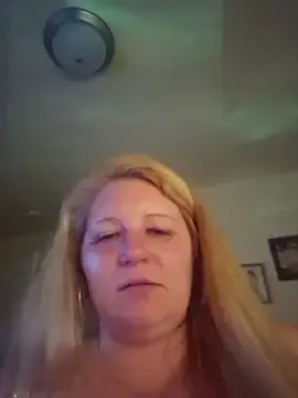 Jilljizzle1990  live sex cam