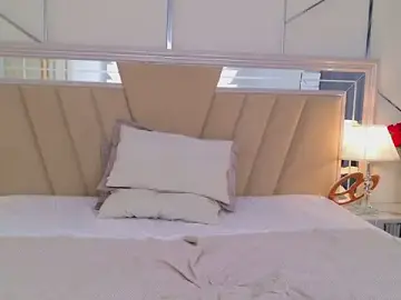 NellieLoyns  live sex cam