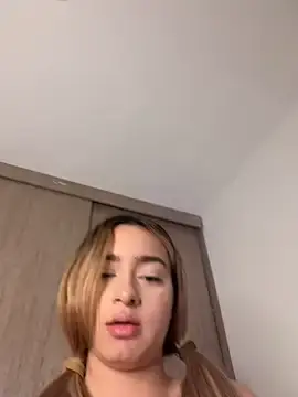 Barbievictoria  live sex cam