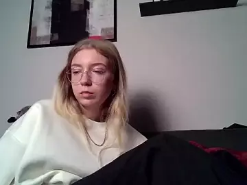 Qwolll  live sex cam