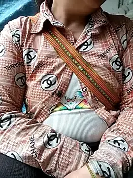 Tuyet-nhi  live sex cam